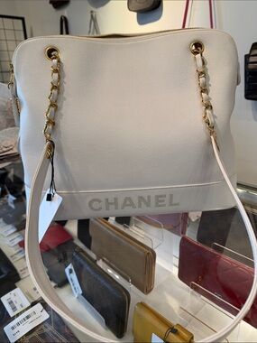 CHANEL Cream Leather Shoulder Bag with Gold Chain Accents
